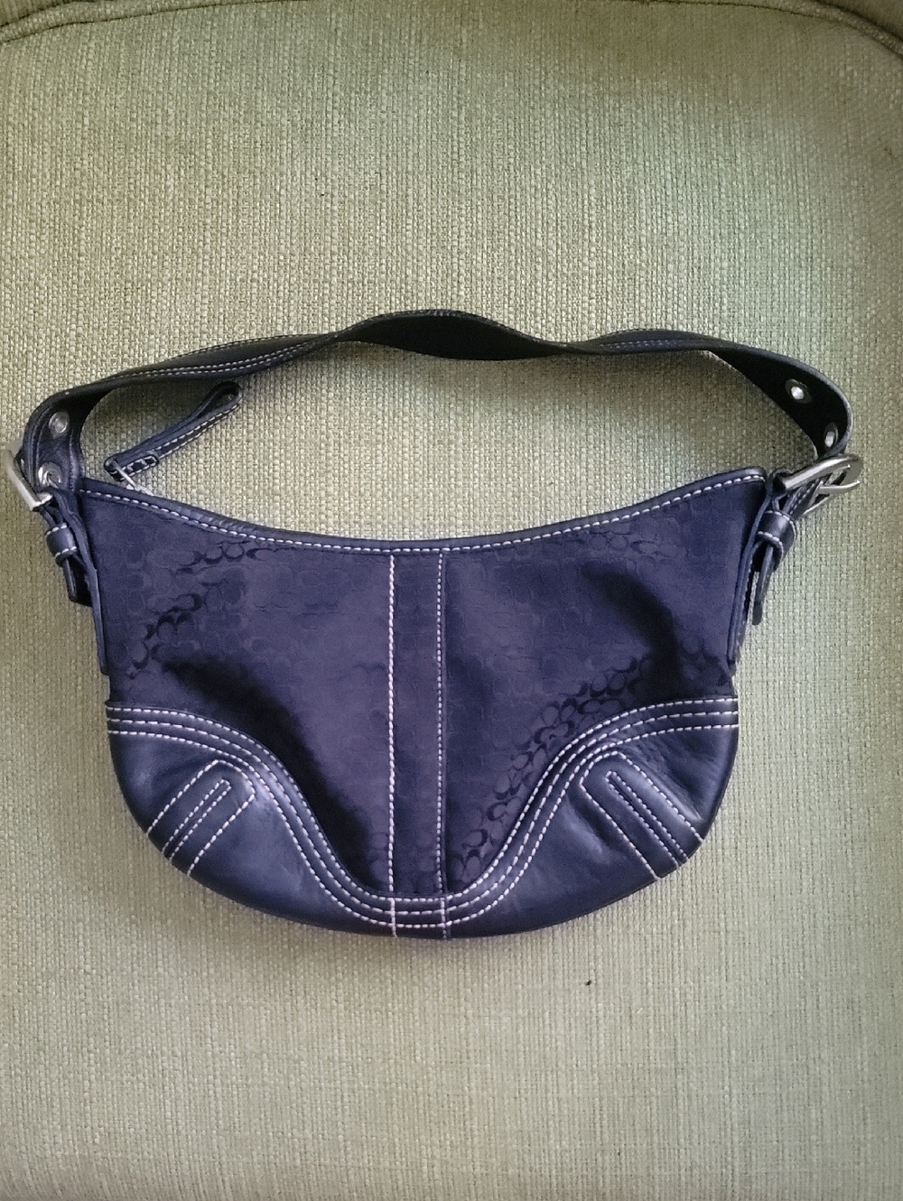 Classic Coach Black Shoulder Bag with Contrast Stitching